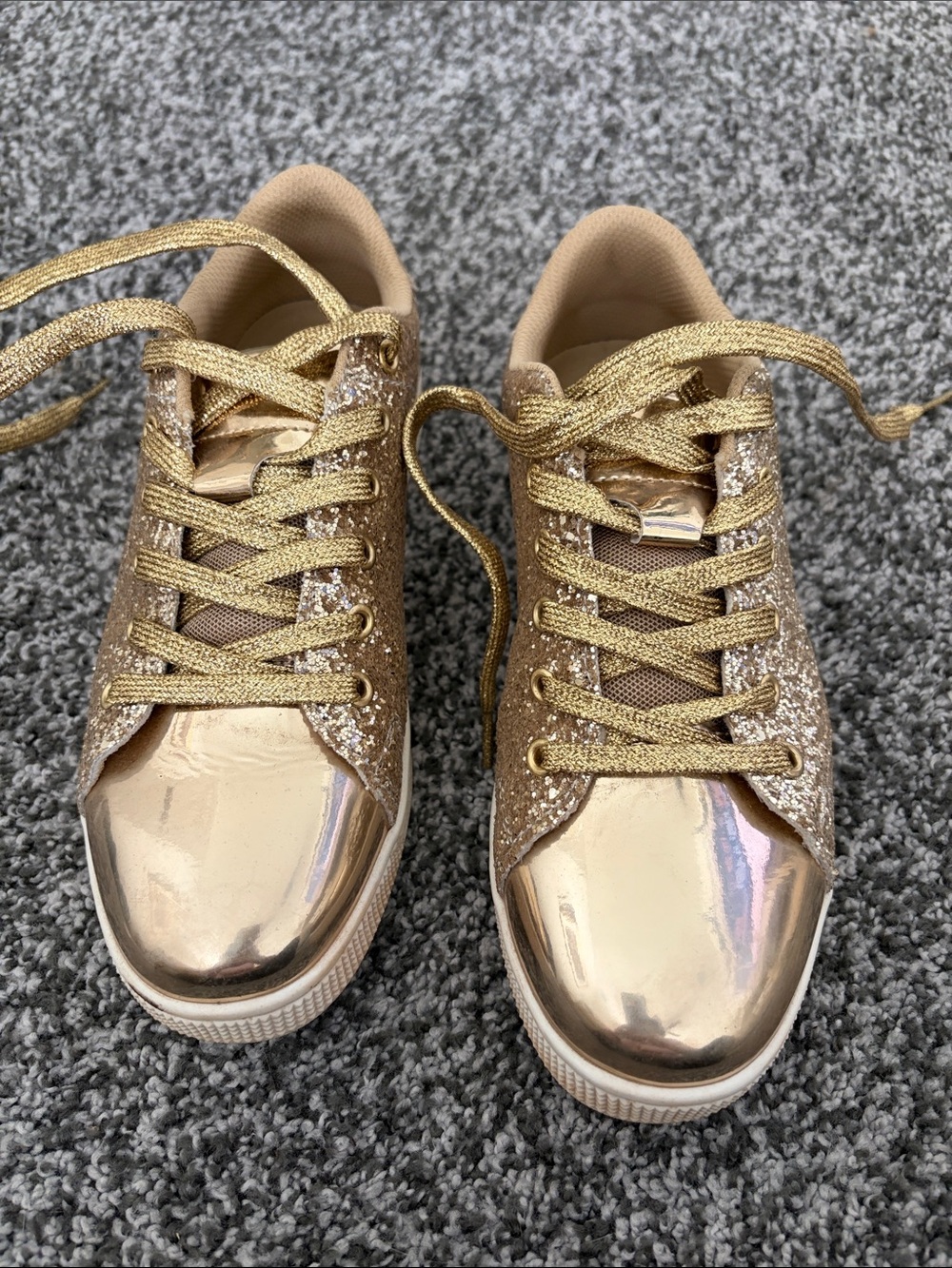 Lucky Step Women’s Gold Glitter Low-Top Sneakers